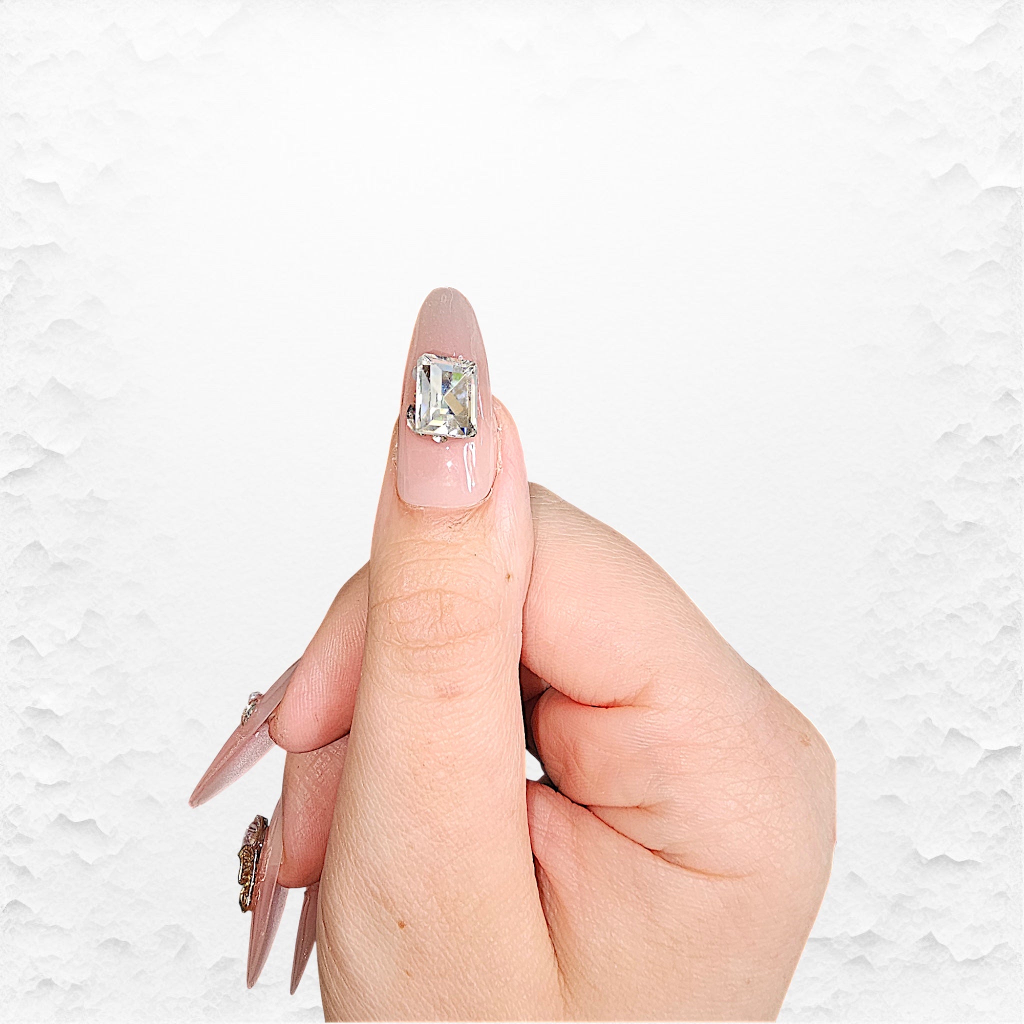 Press on nails, Ovala med bling