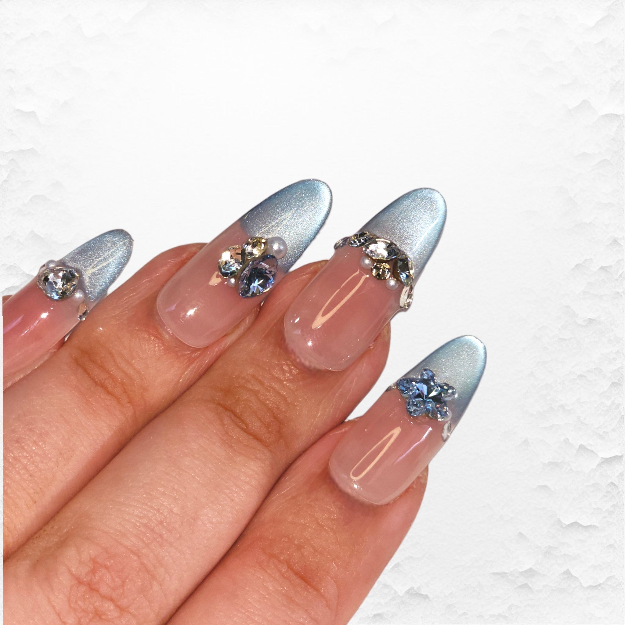 Press on nails, Blå cateye