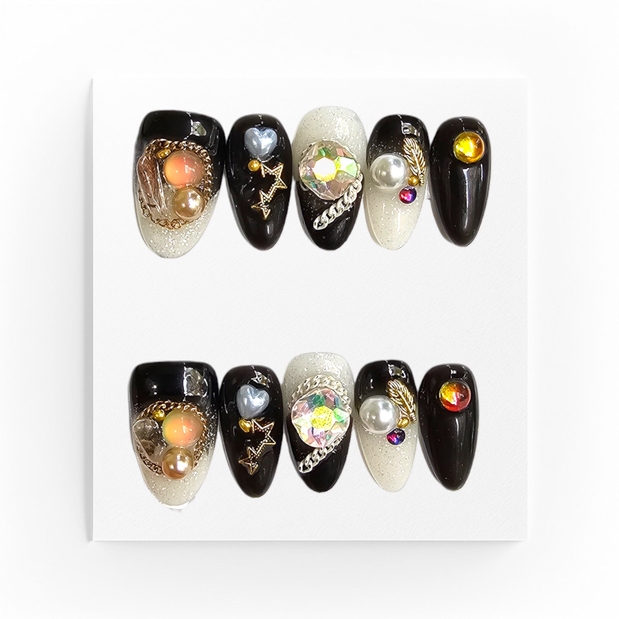 Handgjorda press on nails, med stenar och kedjor