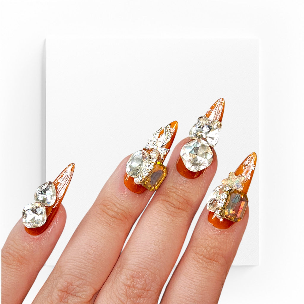 Handgjorda press on naglar, medellånga stillettos, bling