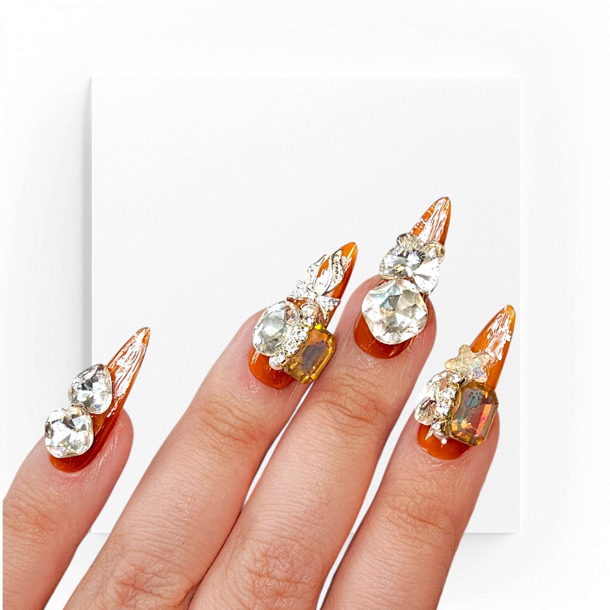 Handgjorda press on naglar, medellånga stillettos, bling